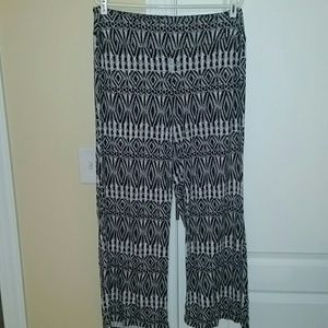 Cato Woman 14/16W Black, White and Gray Pants